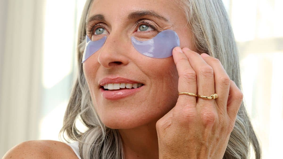 Mastering the Art of Applying Under-Eye Gels: A Guide to Flawless Resu 